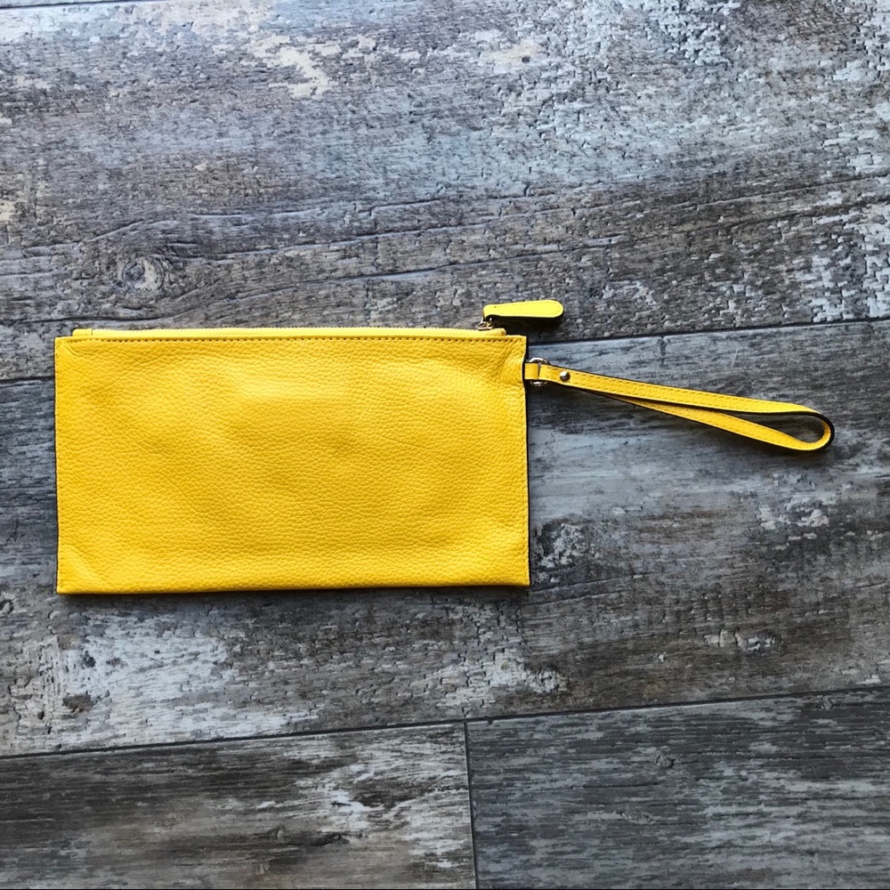 Michael Kors”Fulton” Large Wristlet in Yellow - Picture 2 of 3